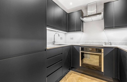 Knightsbridge Condo | Elegant 2BD Knightsbridge Retreat Steps from Harrods