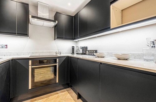 Knightsbridge Condo | Elegant 2BD Knightsbridge Retreat Steps from Harrods