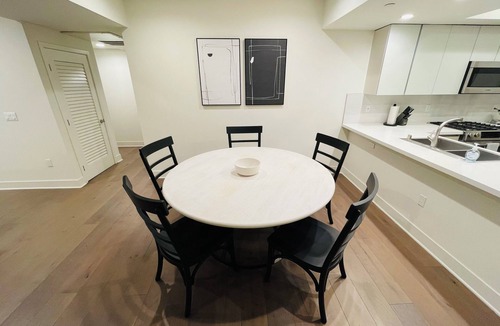 Beverly Grove Apartment | Elegant 3BR Apartment - Blackburn Ave, Beverly Hills