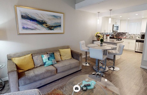 Santa Ana House | Elegant/business/retreat King bed/RokuTV/1br 1bath