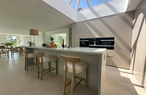 Bel Air House | Elegant Contemporary home in Bel Air close to West Gate entrance