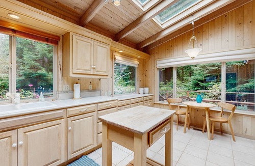Mendocino House | Elegant, dog-friendly home among redwoods w/large deck & incredible forest view