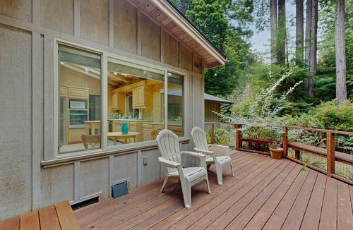 Mendocino House | Elegant, dog-friendly home among redwoods w/large deck & incredible forest view