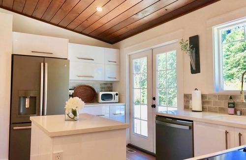 Fort Bragg House | Elegant farmhouse cottage on beautiful apple orchard