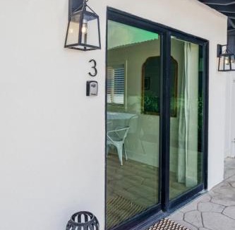 Sherman Oaks House | Elegant Guest unit Universal sleeps 6 hot tub