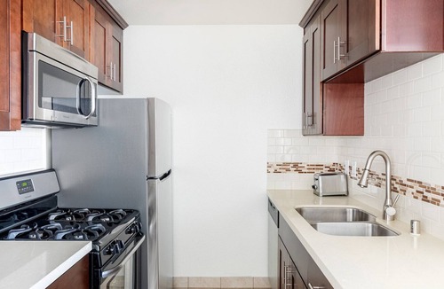 Hollywood Hills West Apartment | Elegant Hollywood 1BR w/Pool, walk to metro, restaurants, by Blueground