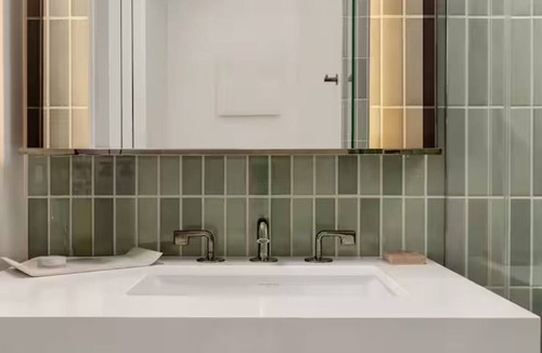 Tenderloin Hotel | Elegant King Room with Rooftop Bar and Restaurants in Timbri Hotel, SF