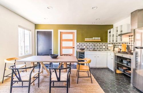 Bixby Knolls House | Elegant Long Beach Getaway - 2 Units & Patio