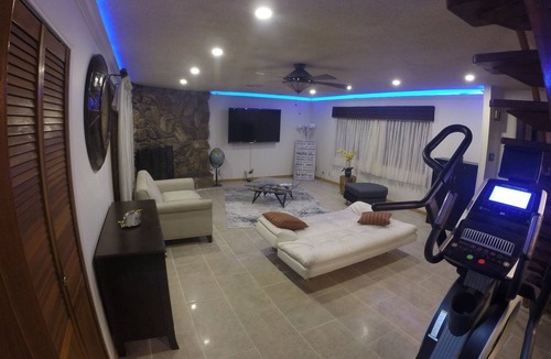 Harbor House | Elegant & Luxurious, Clean & Cheerful entire house