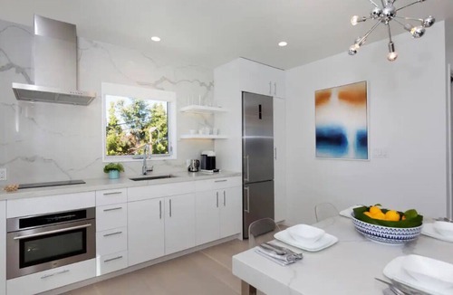 Ocean Park Apartment | Elegant Ocean View Studio in Prime Santa Monica Location