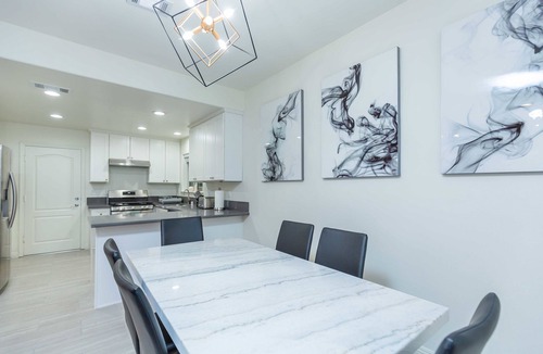 East Pasadena Apartment | Elegant Pasadena Retreat Prime Comfort Awaits