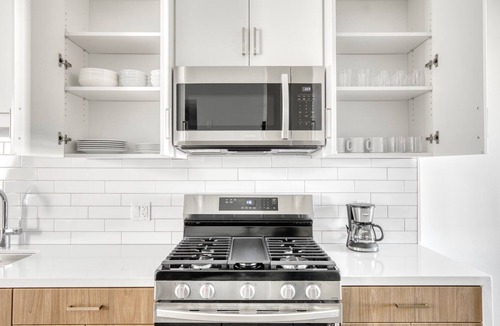 Silver Lake Apartment | Elegant Silverlake 1BR w/W/D & Roof, nr 5 & 10 freeways, by Blueground