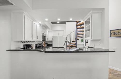 Huntington Beach Condo | Elegant & Spacious ☆ Close to Beach & Hiking Trails ☆ Resort Amenities ☆ Balcony