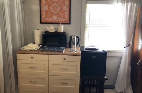 Claremont House | Elegant Spacious Private Studio ~ Upscale Berkeley