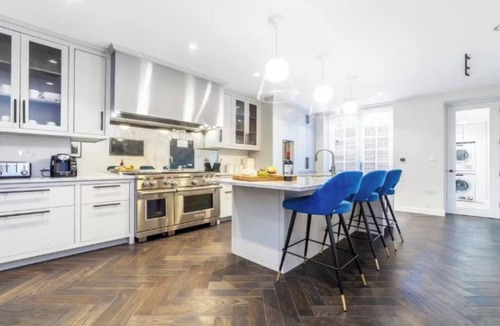 St. Mary's Park Apartment | Elegant & Unique Townhouse Near Battersea Park