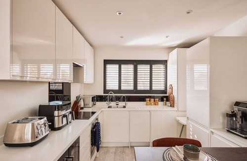 Fulham Apartment | Elegantly Stylish Fulham Apartment with Terrace