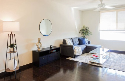 Melrose Apartment | Elite 1BD in West Hollywood