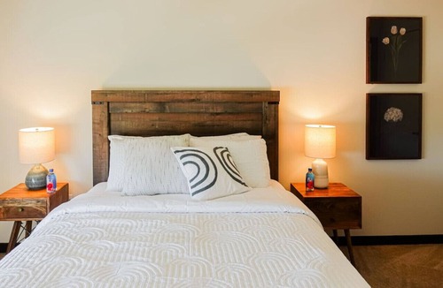 Melrose Apartment | Elite 1BD in West Hollywood