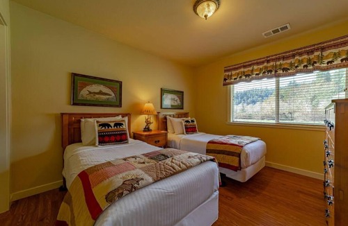 Orick House | Elk Meadow Cabins 13A Bears Den Suite