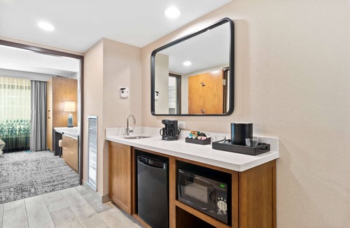 Anaheim Resort Hotel | Embassy Suites by Hilton Anaheim South