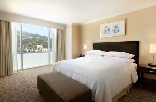 Downtown Hotel | Embassy Suites Los Angeles - Glendale