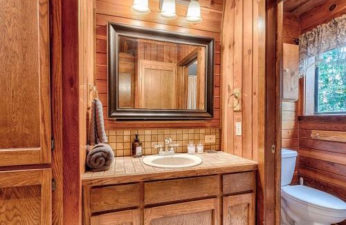 Middletown Ski Chalet | Embrace the Seasons' Sweetness Discover the Serene Beauty of Cole Ridge Chalet