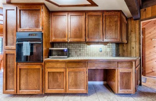 Middletown Ski Chalet | Embrace the Seasons' Sweetness Discover the Serene Beauty of Cole Ridge Chalet