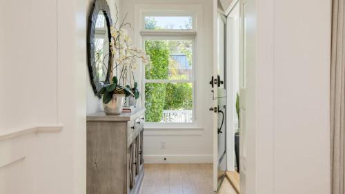 Santa Ana Heights House | Emerald Cove by AvantStay Mins to Beach Pier