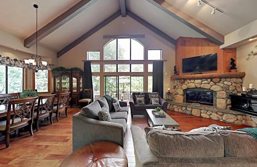 Cedar Glen House | Emerald Oasis