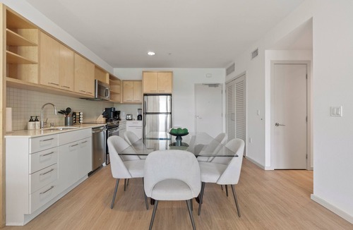 Hollywood Apartment | Emerald Ridge Hollywood Haven Pool, Jacuzzi, Gym Zen Garden View