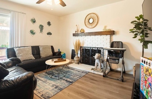 Huntington Beach House | 𝙴𝚗𝚌𝚑𝚊𝚗𝚝𝚎𝚍 𝟺𝙱𝚁/𝟸𝙱𝙰 𝚐𝚞𝚎𝚜𝚝𝚑𝚘𝚞𝚜𝚎 𝚗𝚎𝚊𝚛 𝙳𝚒𝚜𝚗𝚎𝚢, 𝙱𝚎𝚊𝚌𝚑𝚎𝚜