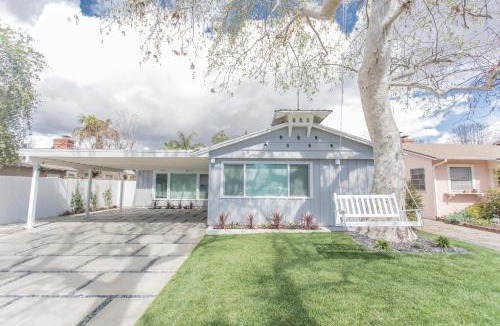 Sherman Oaks House | Enchanting Sherman Oaks Home With Pool permit #HSR two one zero zero 2605