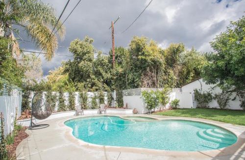 Sherman Oaks House | Enchanting Sherman Oaks Home With Pool permit #HSR two one zero zero 2605