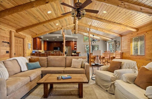 Eagle Mountain Estates House | Enchanting Snow Escape