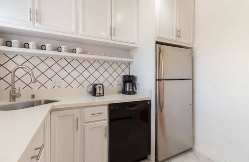 Encino House | Encino Charmer with large Backyard