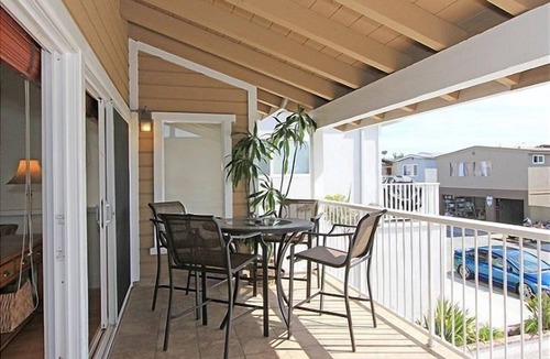 Santa Ana Heights House | End-of-Summer Sale Newport Beach 3BR, Steps to Sand, Bikes, Balcony & Parking