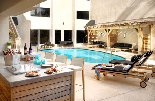 Calabasas House | Enjoy a Hassle-Free and Comfortable Stay! 2 Comfortable Units, Outdoor Pool