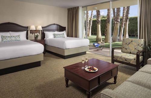 Central Mission Beach Hostel | Enjoy a Hassle-Free & Comfortable Stay! 3 Pet-friendly Units, Free Parking, Pool