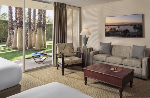 Central Mission Beach Hostel | Enjoy a Hassle-Free & Comfortable Stay! 3 Pet-friendly Units, Free Parking, Pool