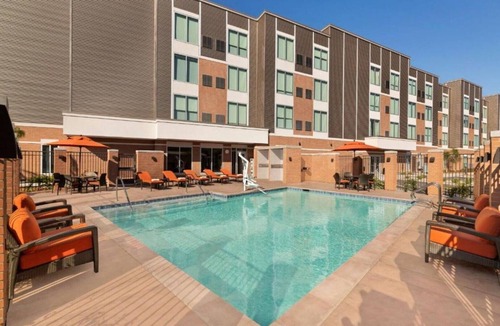Nut Tree House | enjoy being minutes away from the University of California