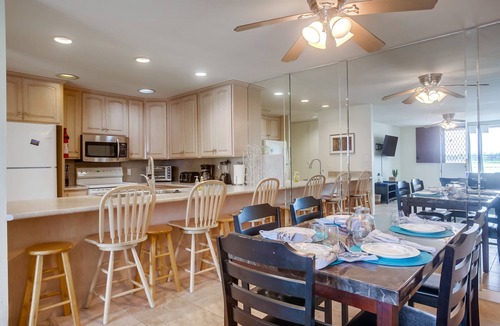 Mission Beach Condo | Enjoy the bay breeze at this 2 bedroom condo!