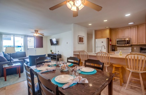 Mission Beach Condo | Enjoy the bay breeze at this 2 bedroom condo!