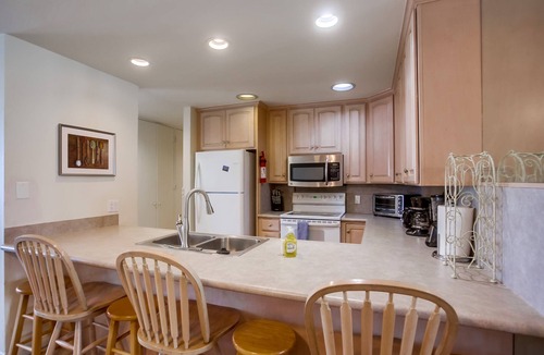 Mission Beach Condo | Enjoy the bay breeze at this 2 bedroom condo!