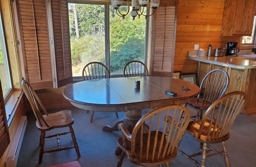 Julian House | Enjoy the spectacular views from the balcony and cabin at this mountain location