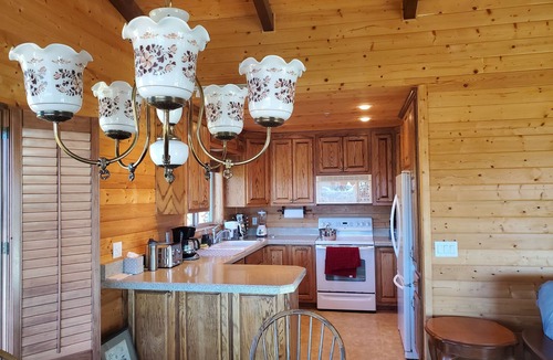 Julian House | Enjoy the spectacular views from the balcony and cabin at this mountain location