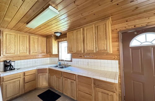 Klamath House | Enjoy this cozy family-style home along the Klamath River, just off HWY 101!
