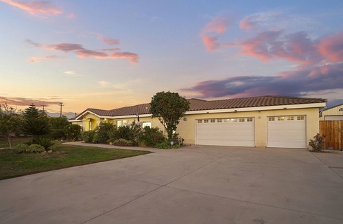 Chino House | Entertainers Paradise · Ranch Style Home · 节省每月住宿费用