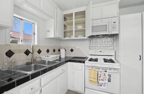 Ontario House | Entire 1-bedroom house Free RV parking
