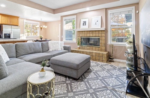 North Central House | Entire 4-Bedroom Single Family Home near Rose Bowl with King & Queen Beds