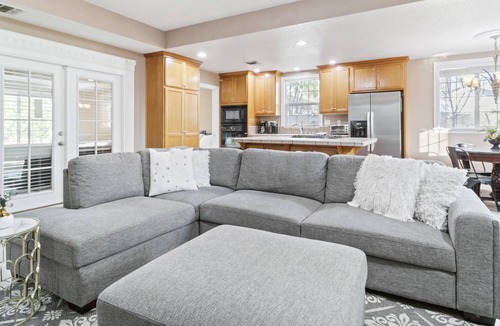 North Central House | Entire 4-Bedroom Single Family Home near Rose Bowl with King & Queen Beds